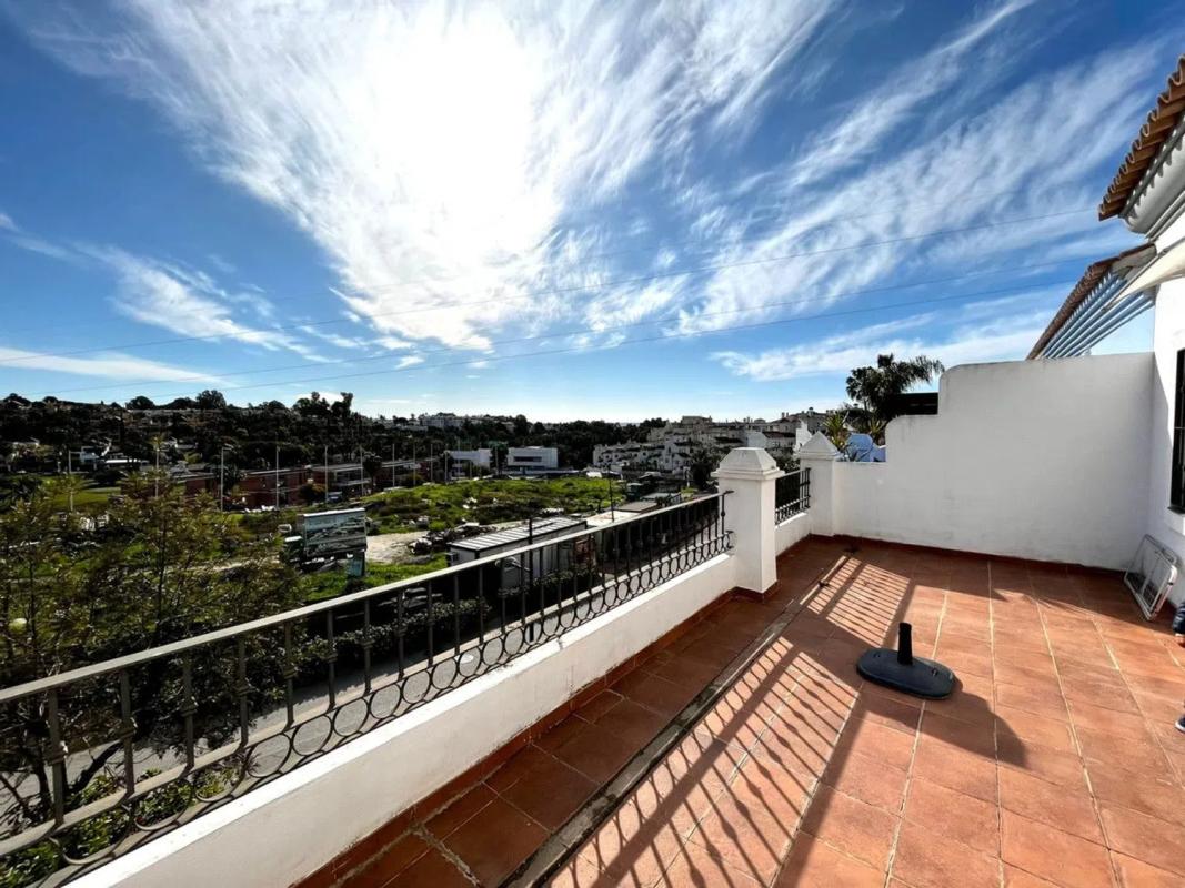 Sprzedaż niezależnego domku jednorodzinnego w Barrio Paraiso-Barronal, Estepona photo 2