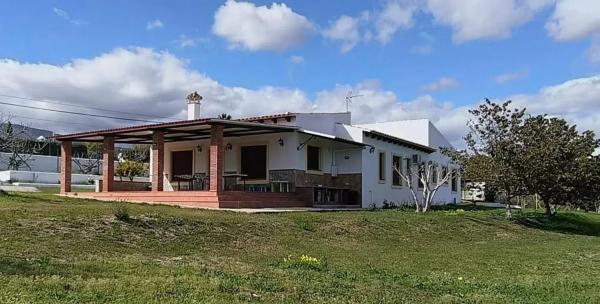 Detached villa for sale in  Barrio Las Lomas, Estepona photo 1
