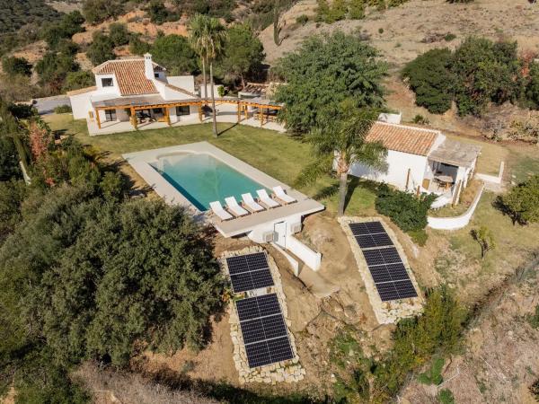 Wolnostojąca willa na sprzedaż w  Urbanizacion Altos de Estepona, 1 -R, Estepona photo 4