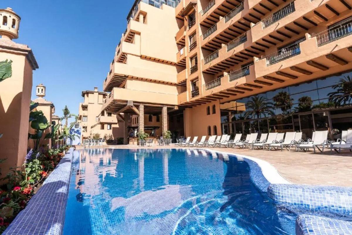 Sale of apartment in Calle de la Rosa, Estepona
photo 1