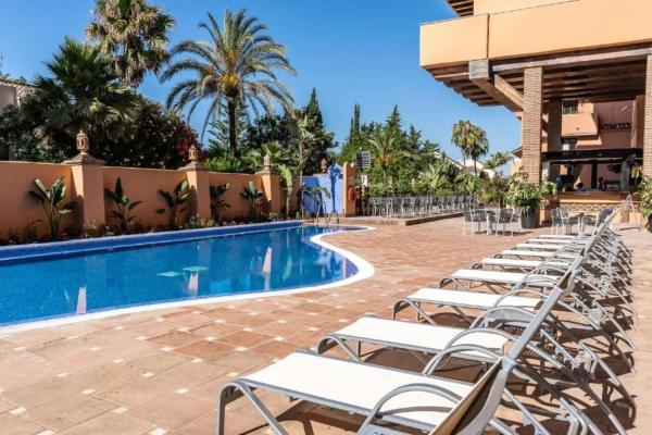 Apartment for sale in  Calle de la Rosa, Estepona photo 3