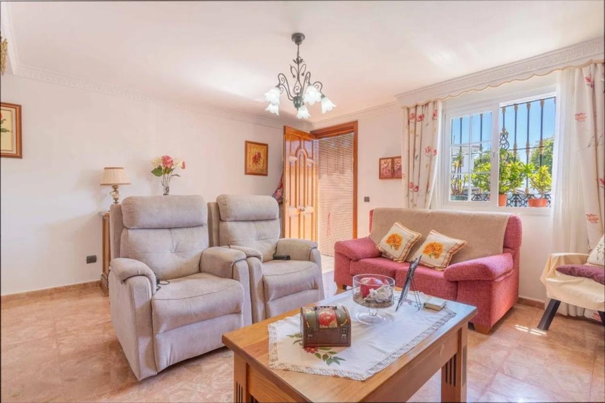 Продажа отдельного шале в Barrio Puerto de Estepona, Эстепона photo 2