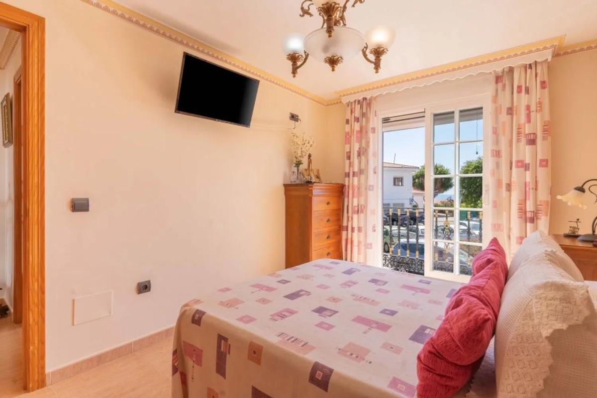Продажа отдельного шале в Barrio Puerto de Estepona, Эстепона photo 3