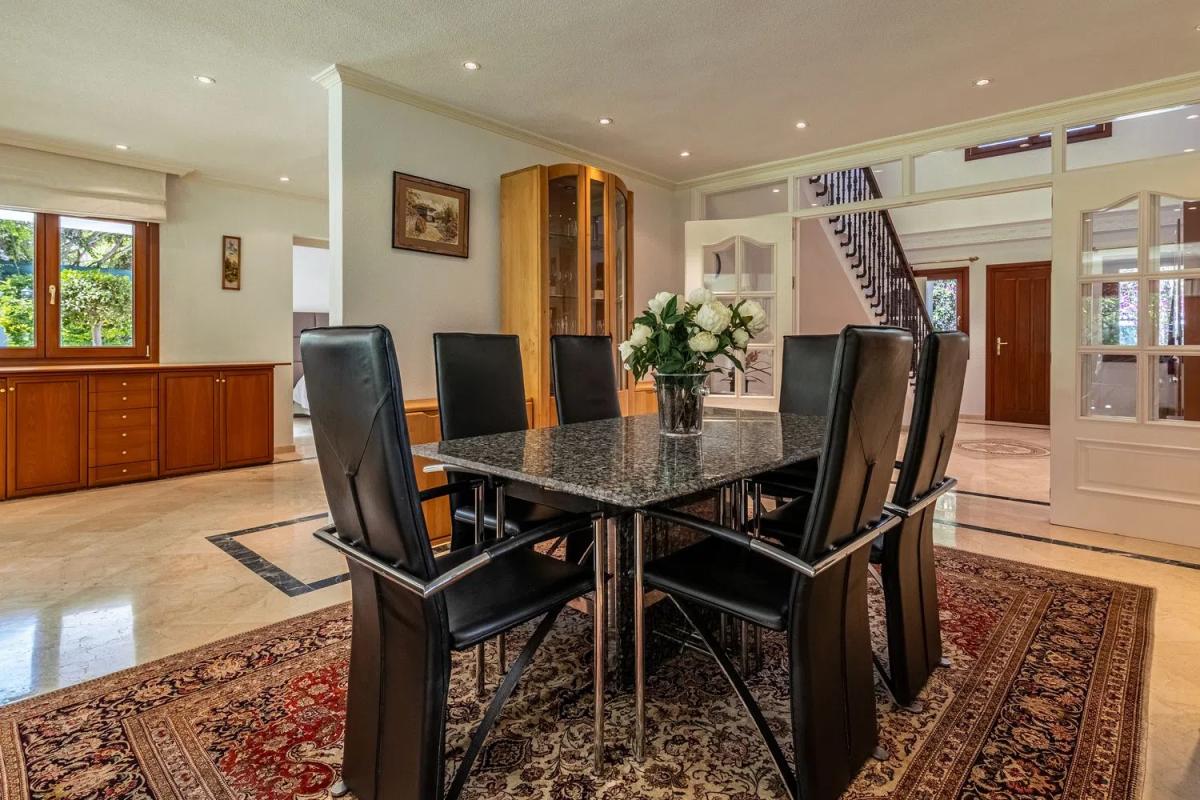Продажа отдельного шале в Calle Trajano, 22, Эстепона photo 3