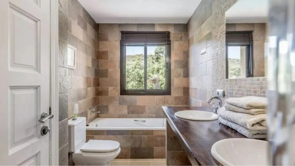 Sprzedaż niezależnego domku jednorodzinnego w  Barrio Las Lomas, Estepona photo 5