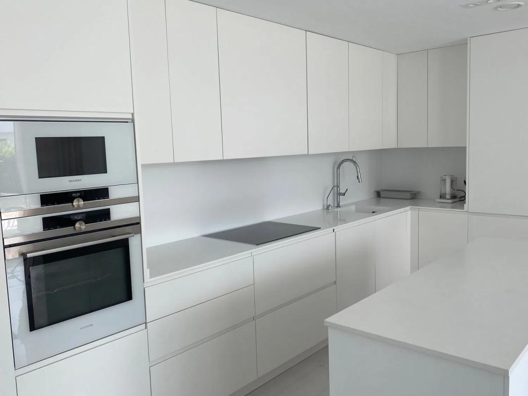 Sale of apartment in Urb Cataleya, 3 Phase 3, b, Estepona
 photo 2