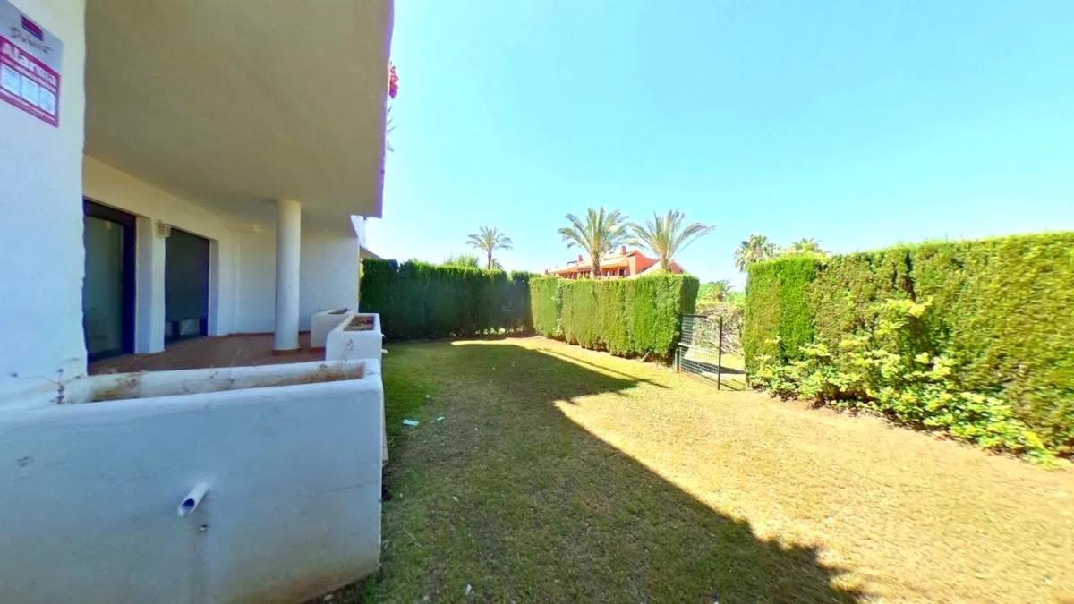 Sale of apartment in Calle del Estanque, Estepona
photo 4