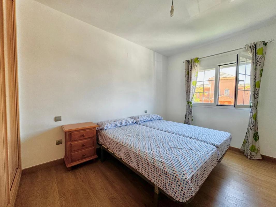 Sprzedaż niezależnego domku jednorodzinnego w Calle del Tenis, 34, Estepona photo 4