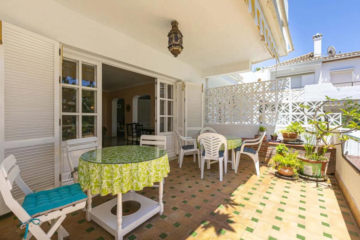 Venta de piso en Barrio Atalaya-Isdabe, Estepona
 photo 2