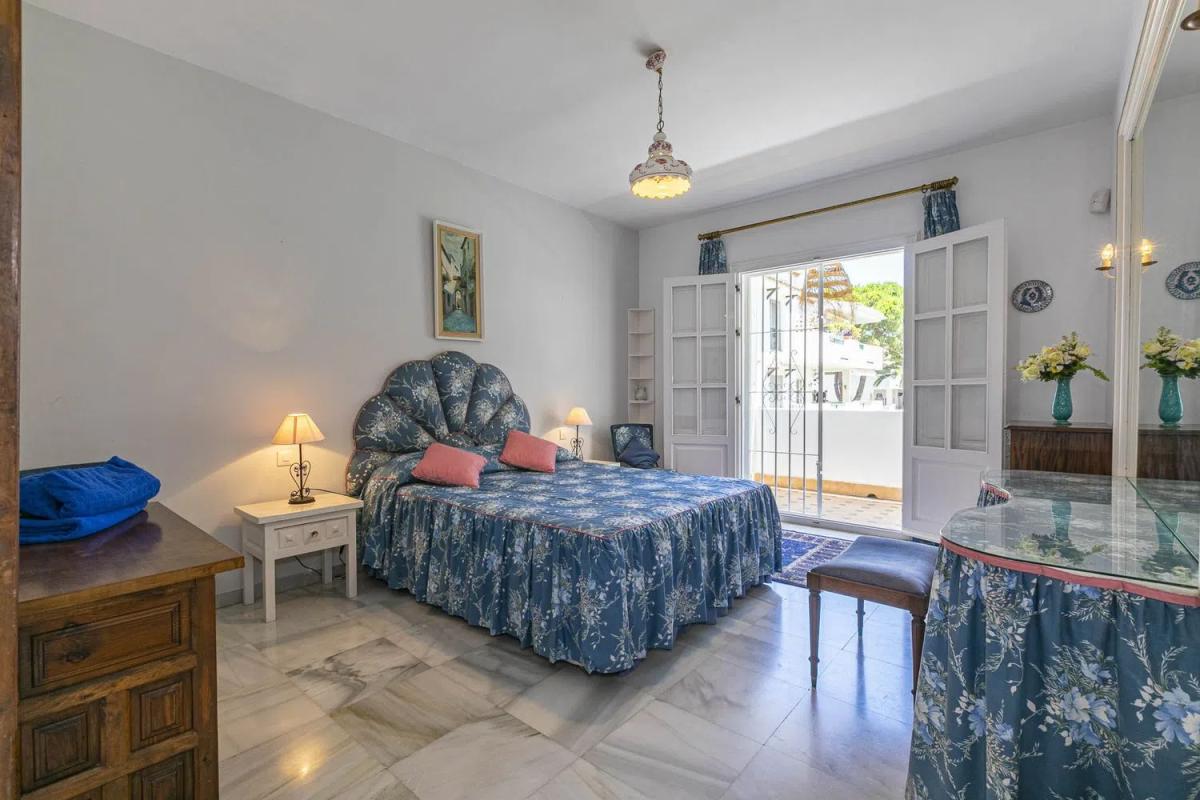 Venta de piso en Barrio Atalaya-Isdabe, Estepona
 photo 3