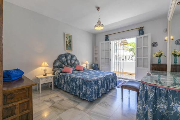 Apartment for sale in  Barrio Atalaya-Isdabe, Estepona photo 3