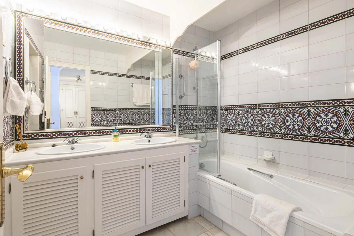 Venta de piso en Barrio Atalaya-Isdabe, Estepona
 photo 4