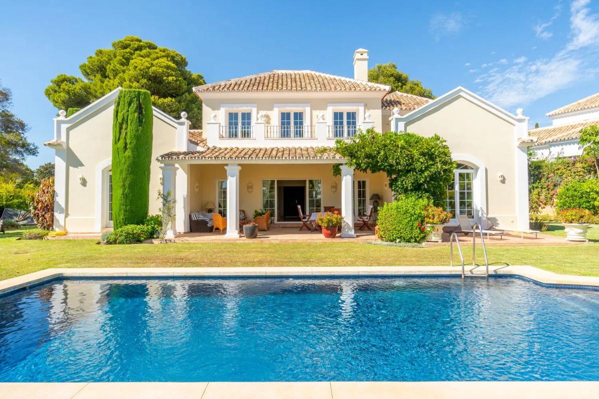 Sprzedaż niezależnego domku jednorodzinnego w Calle Cactus, 393, Estepona photo 1
