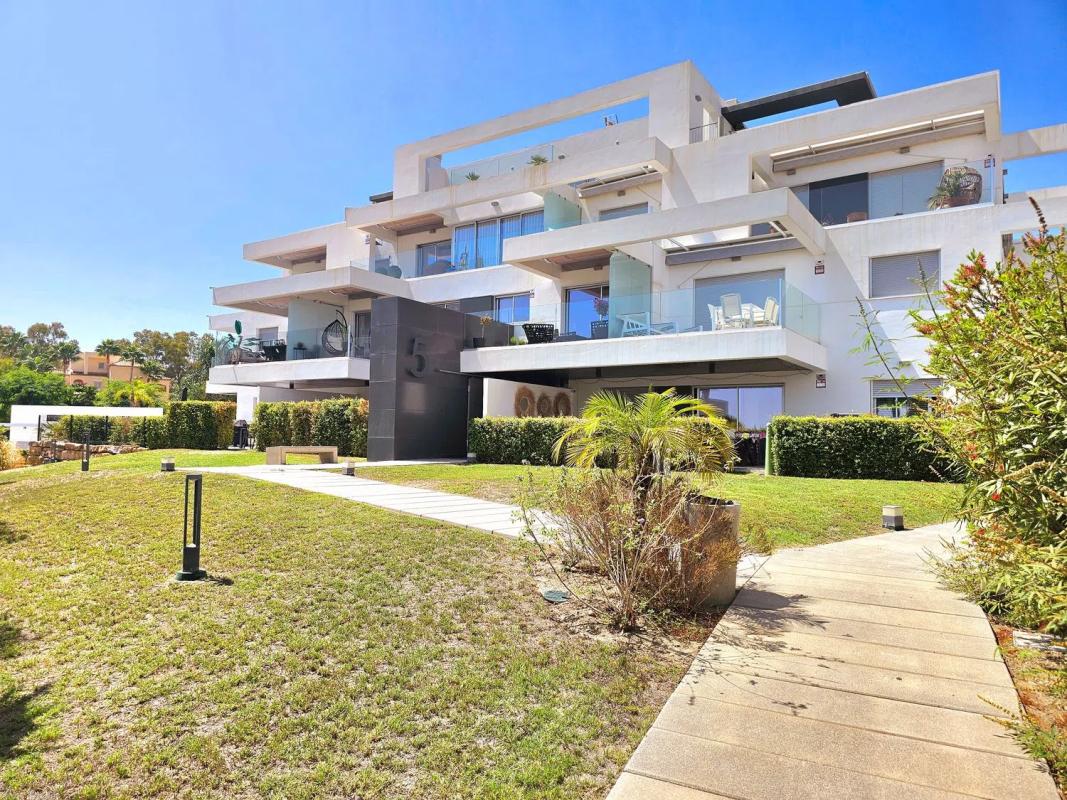 Venta de piso en Calle Pico Alcazaba, 6, Estepona
photo 1