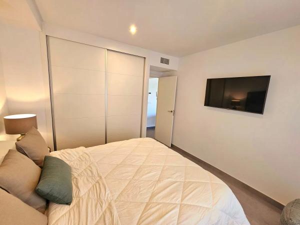 Apartment for sale in  Calle Pico Alcazaba, 6, Estepona photo 4