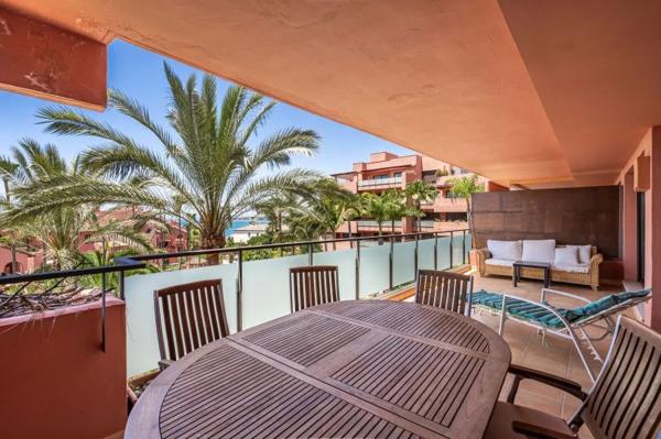 Mieszkanie na sprzedaż w Calle Reino Nazari, Estepona photo 1