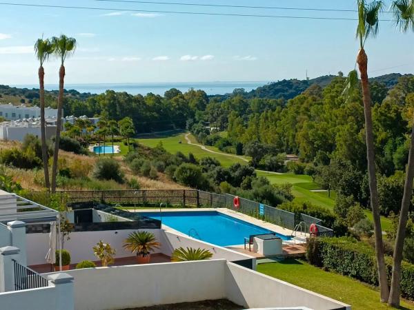 Wolnostojąca willa na sprzedaż w  Barrio Estepona Golf, Estepona photo 1