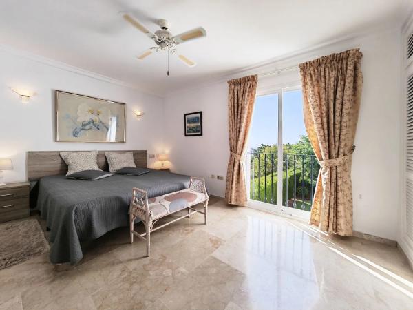 Apartment for sale in  Barrio Paraiso-Barronal, Estepona photo 3