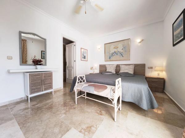 Apartment for sale in  Barrio Paraiso-Barronal, Estepona photo 4