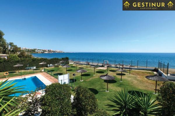 Дуплекс на продажу в Urbanizacion Playa de Guadalobon, Эстепона photo 1