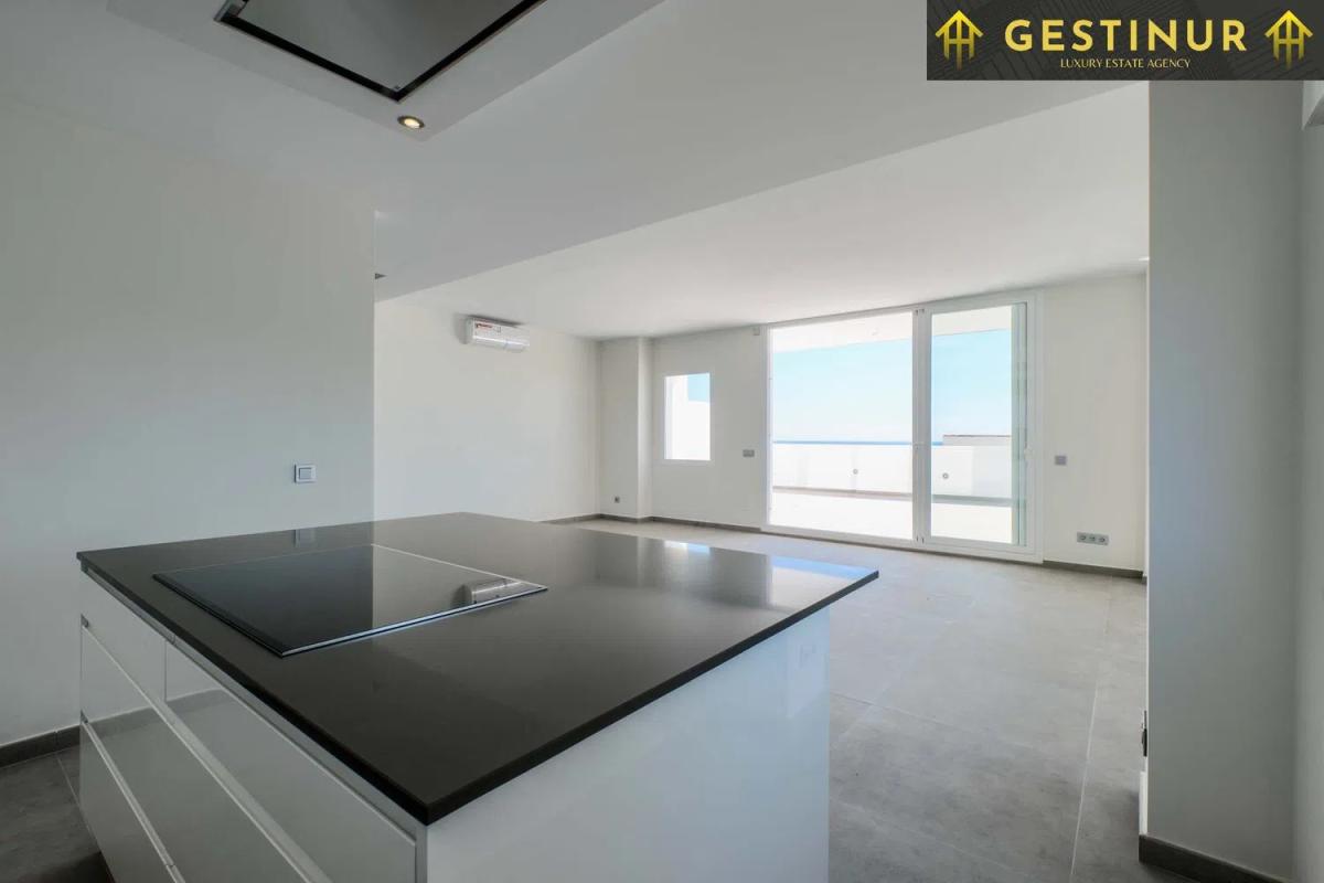 Venta de duplex en Urbanizacion Playa de Guadalobon, Estepona photo 5