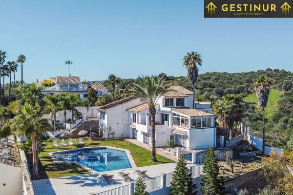 Wolnostojąca willa na sprzedaż w  Bahía dorada, 9, Estepona photo 1