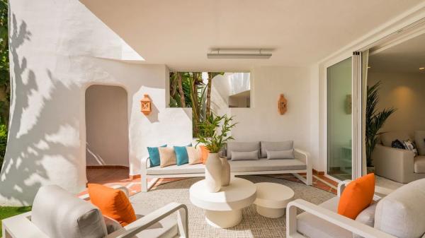 Apartment for sale in  PUEBLO ANDALUZ IV, Estepona photo 2