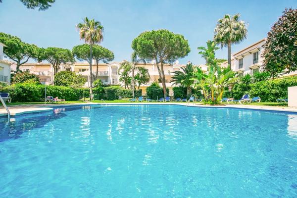 Apartment for sale in  Calle Andalucía, Estepona photo 1