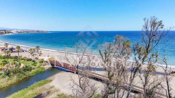 Detached villa for sale in  Barrio El Velerín, Estepona photo 4
