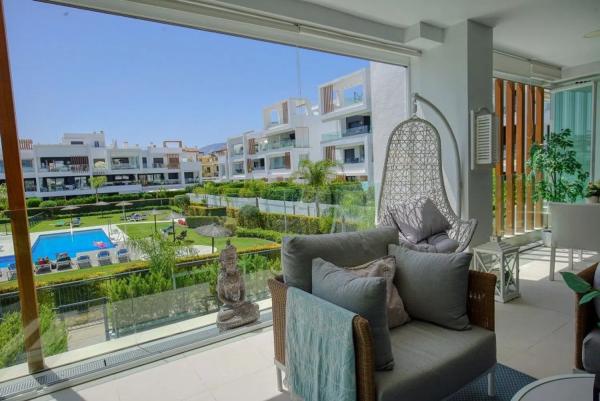 Piso en venta en Barrio Bel-Air, Estepona photo 1