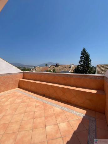 Коттедж на продажу в  Barrio Nueva Atalaya, Эстепона photo 2