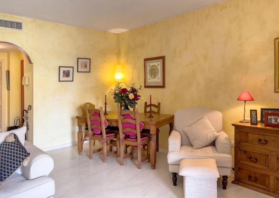 Venta de piso en Barrio Nueva Atalaya, Estepona
photo 1