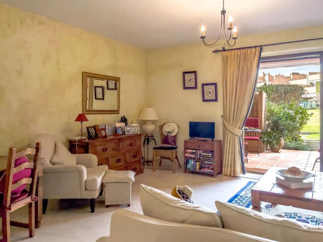Venta de piso en Barrio Nueva Atalaya, Estepona
photo 2