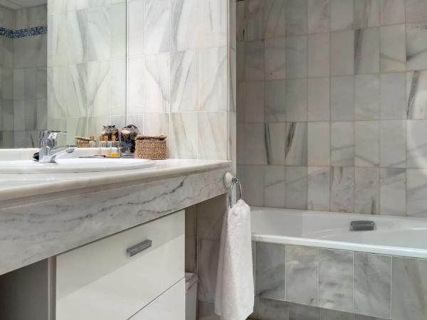 Apartment for sale in  Barrio Nueva Atalaya, Estepona photo 3