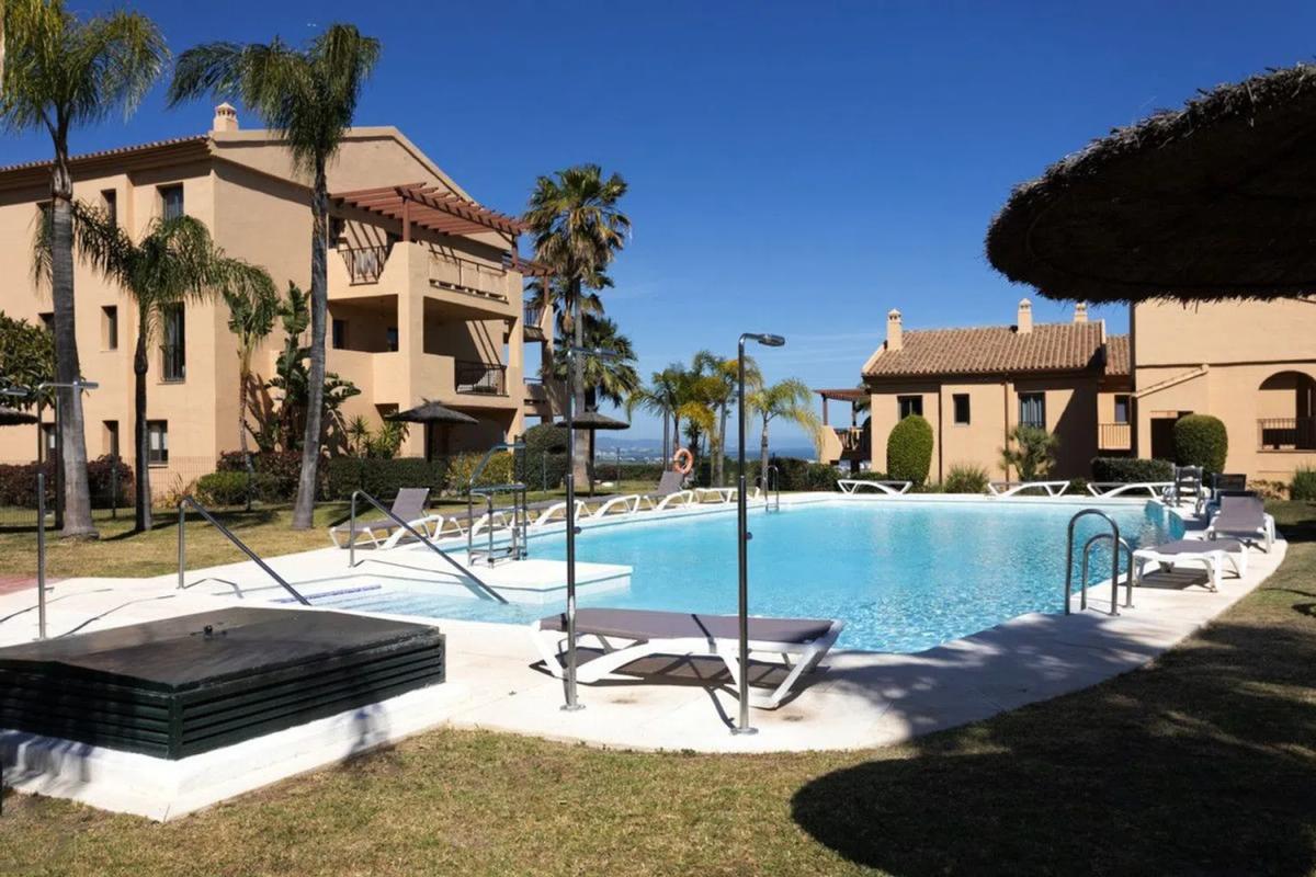 Sale of apartment in Barrio Paraiso-Barronal, Estepona
photo 1