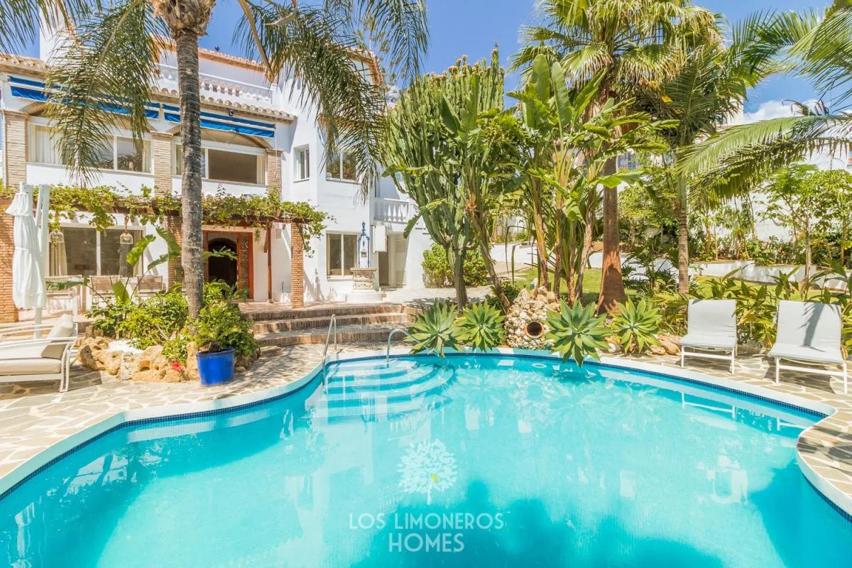 Sprzedaż niezależnego domku jednorodzinnego w Avenida de las Adelfas, Estepona photo 2