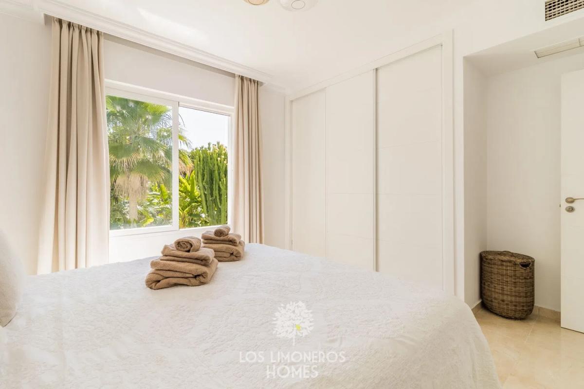 Sprzedaż niezależnego domku jednorodzinnego w Avenida de las Adelfas, Estepona photo 3