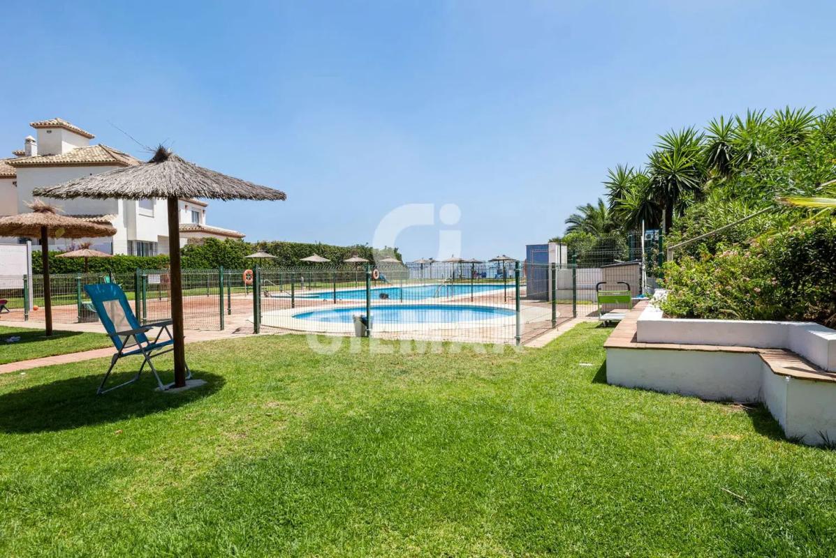 Venta de duplex en Urbanizacion Bahia de Estepona, Estepona photo 2