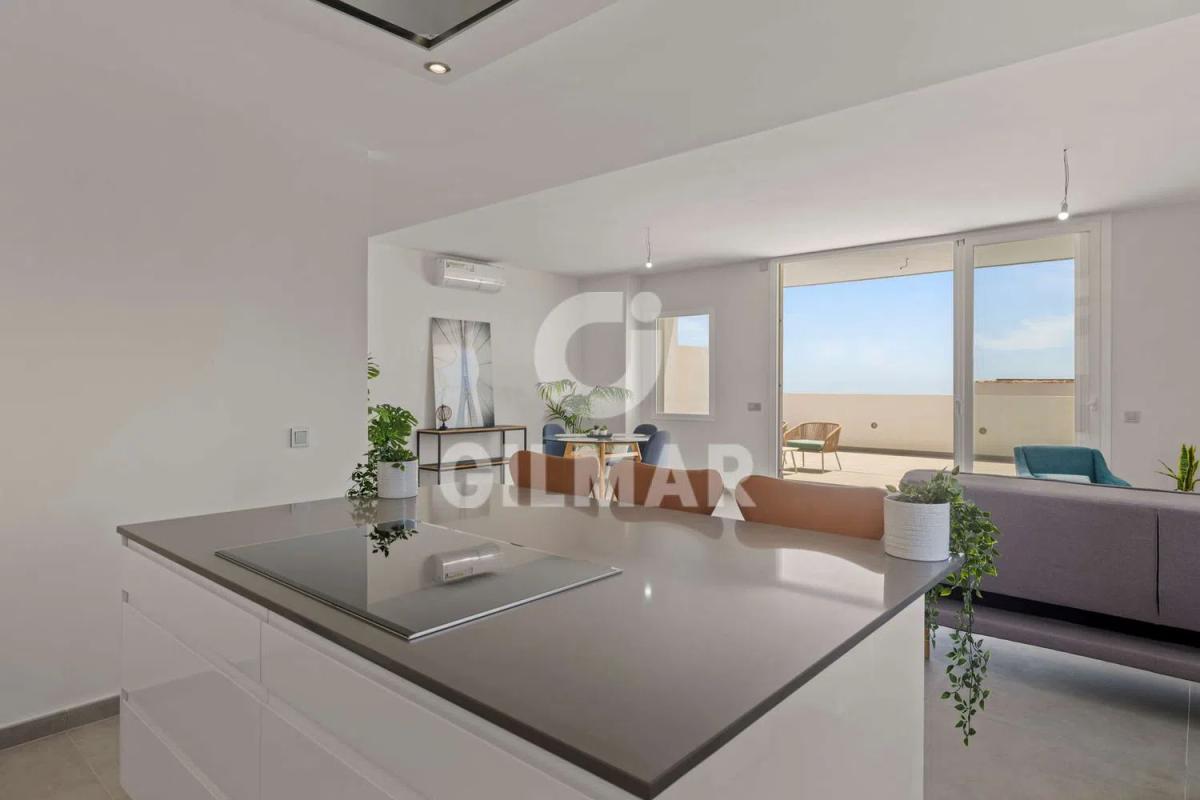 Venta de duplex en Urbanizacion Bahia de Estepona, Estepona photo 3