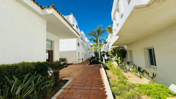 Piso en venta en  Calle Villa Borghese, 3, Estepona photo 3
