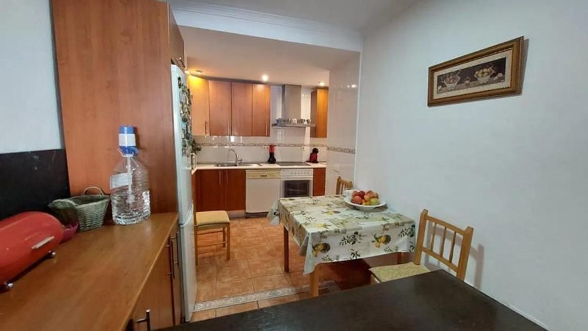 Venta de piso en Barrio Zona Calvario, Estepona
 photo 2