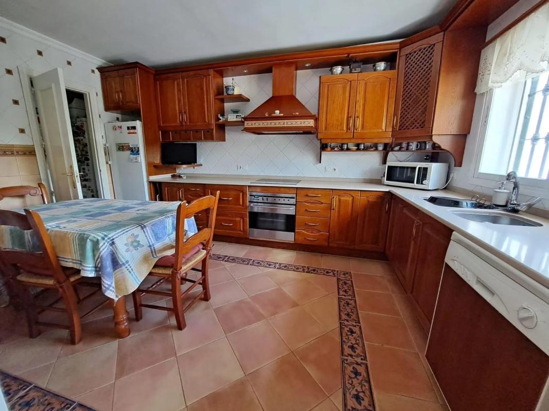 Продажа отдельного шале в  Calle Monte Biarritz, Эстепона photo 5