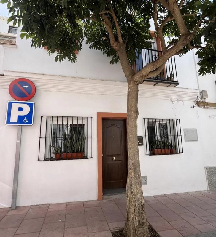 Sale of independent chalet in Calle Zaragoza, Estepona
photo 2