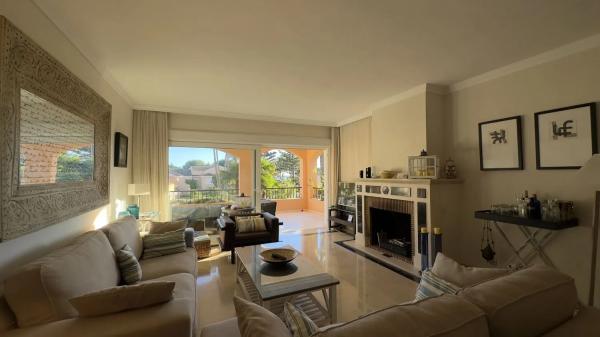 Duplex en venta en Avenida de la Playa, 9 -1, Estepona photo 2