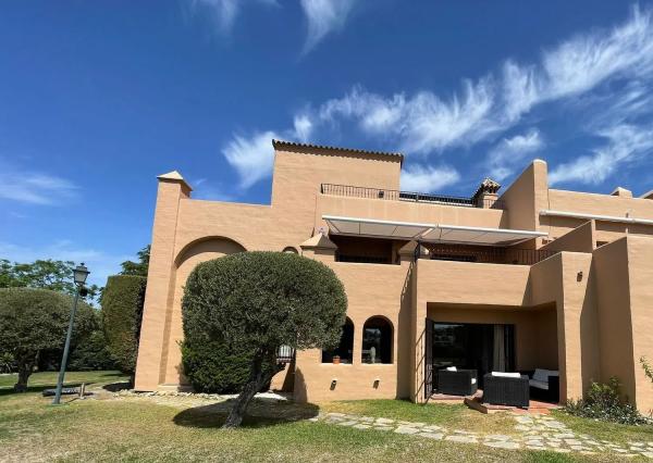 Apartment for sale in  Urbanizacion Cartuja del Golf, 3, Estepona photo 1