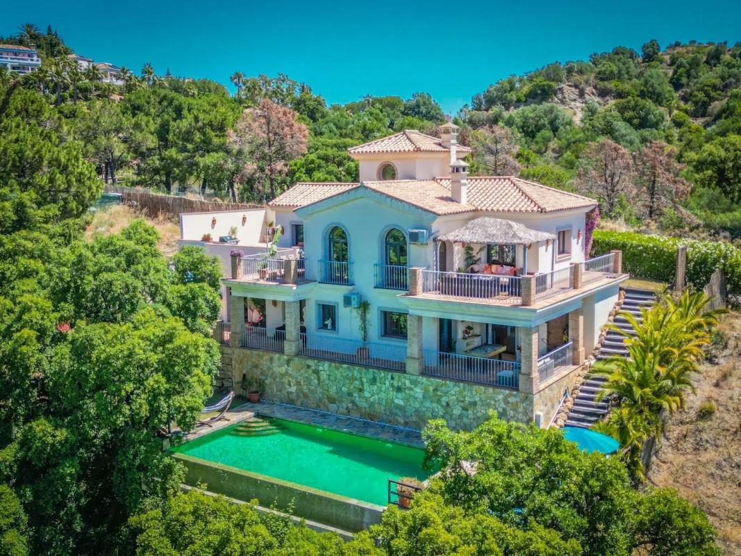 Sale of independent chalet in Avenida DE LAS NACIONES, Estepona
photo 1