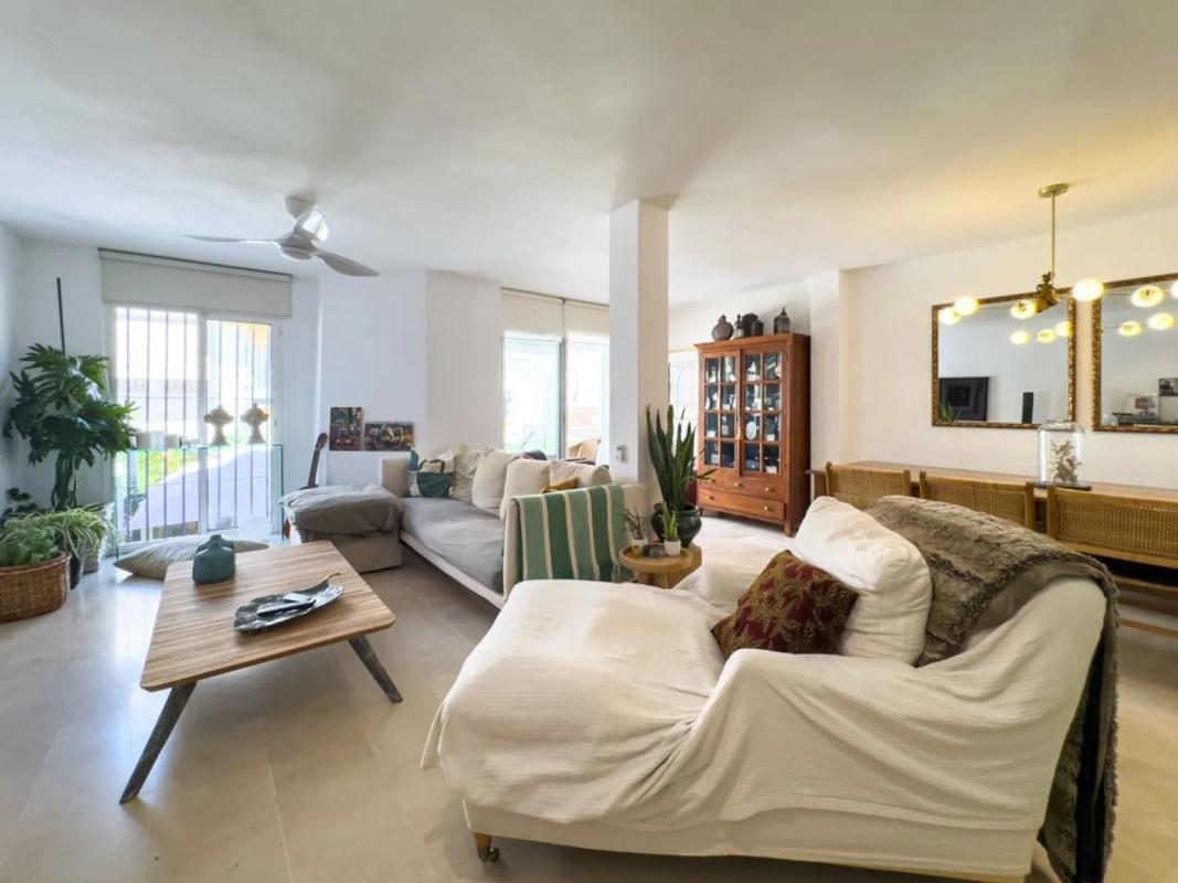 Продажа отдельного шале в Barrio Puerto de Estepona, Эстепона photo 1
