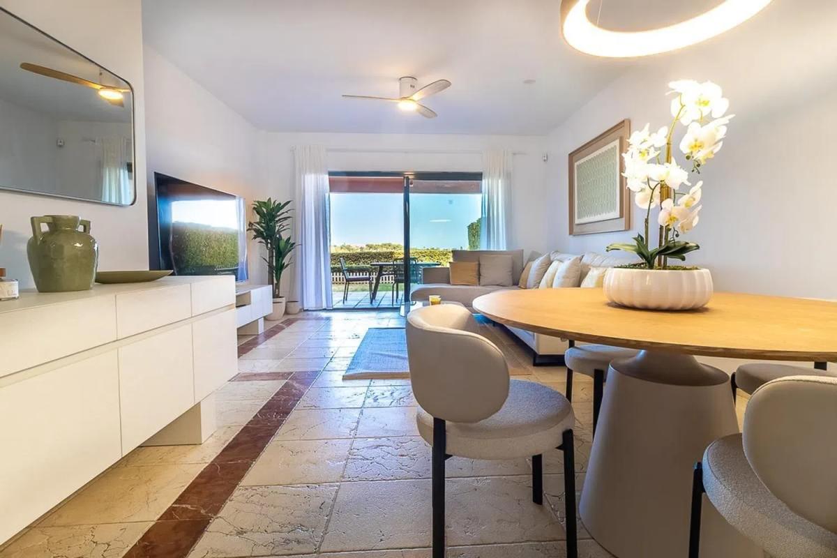 Venta de piso en Calle Pico Alcazaba, Estepona
 photo 2