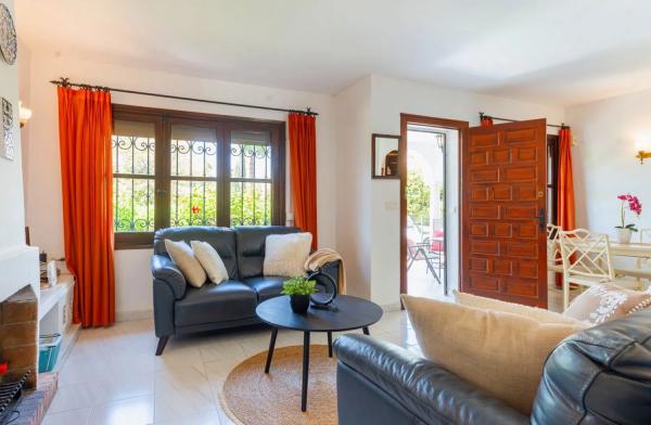 Apartment for sale in  Calle Magnolia, 7, Estepona photo 3
