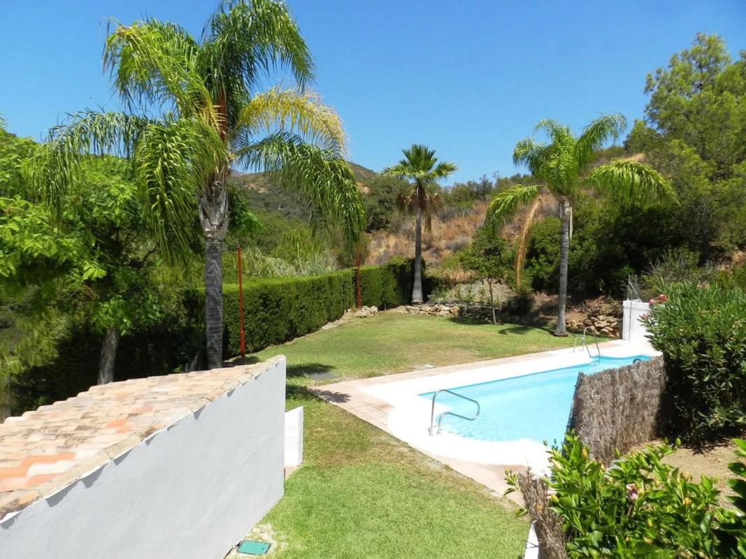 Venta de chalet independiente en Calle Moscu, Estepona
photo 1